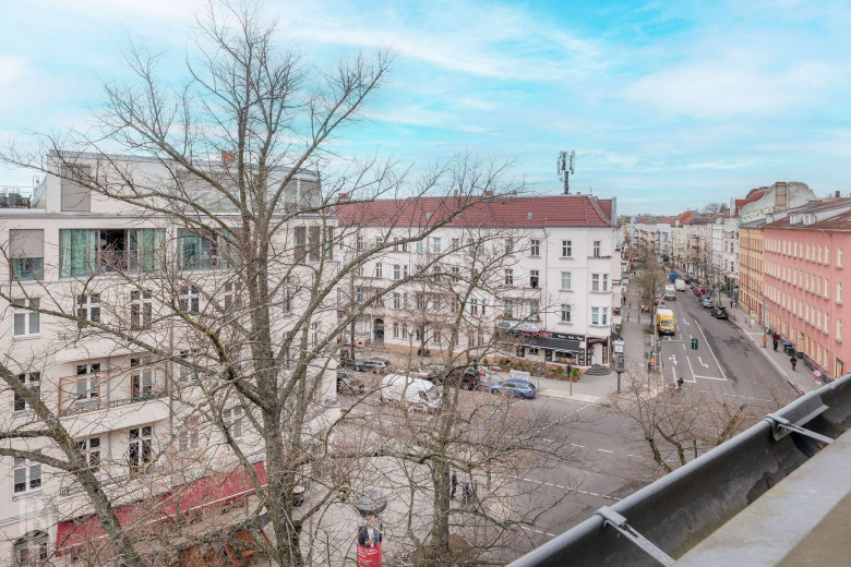 Florakiez – helle 2-Zimmer-DG-Wohnung mitten im Kiez